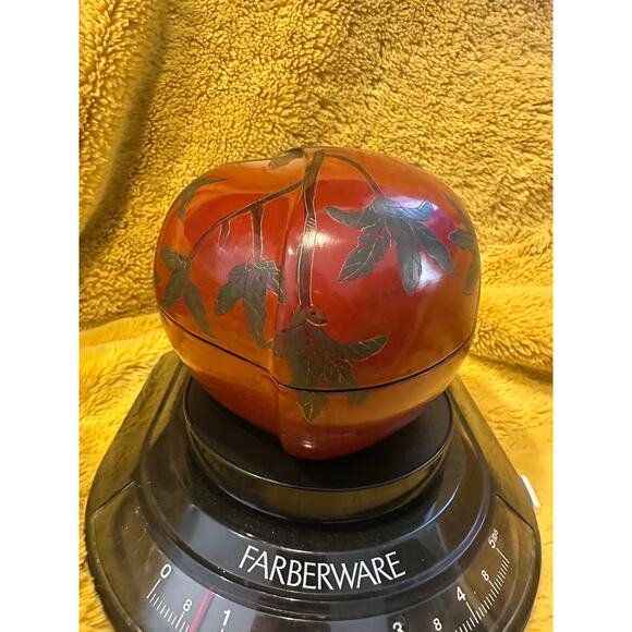 Vtg Chinese Red Lacquered Presentation jewerly trinket Box Strawberries Design - Picture 5 of 11